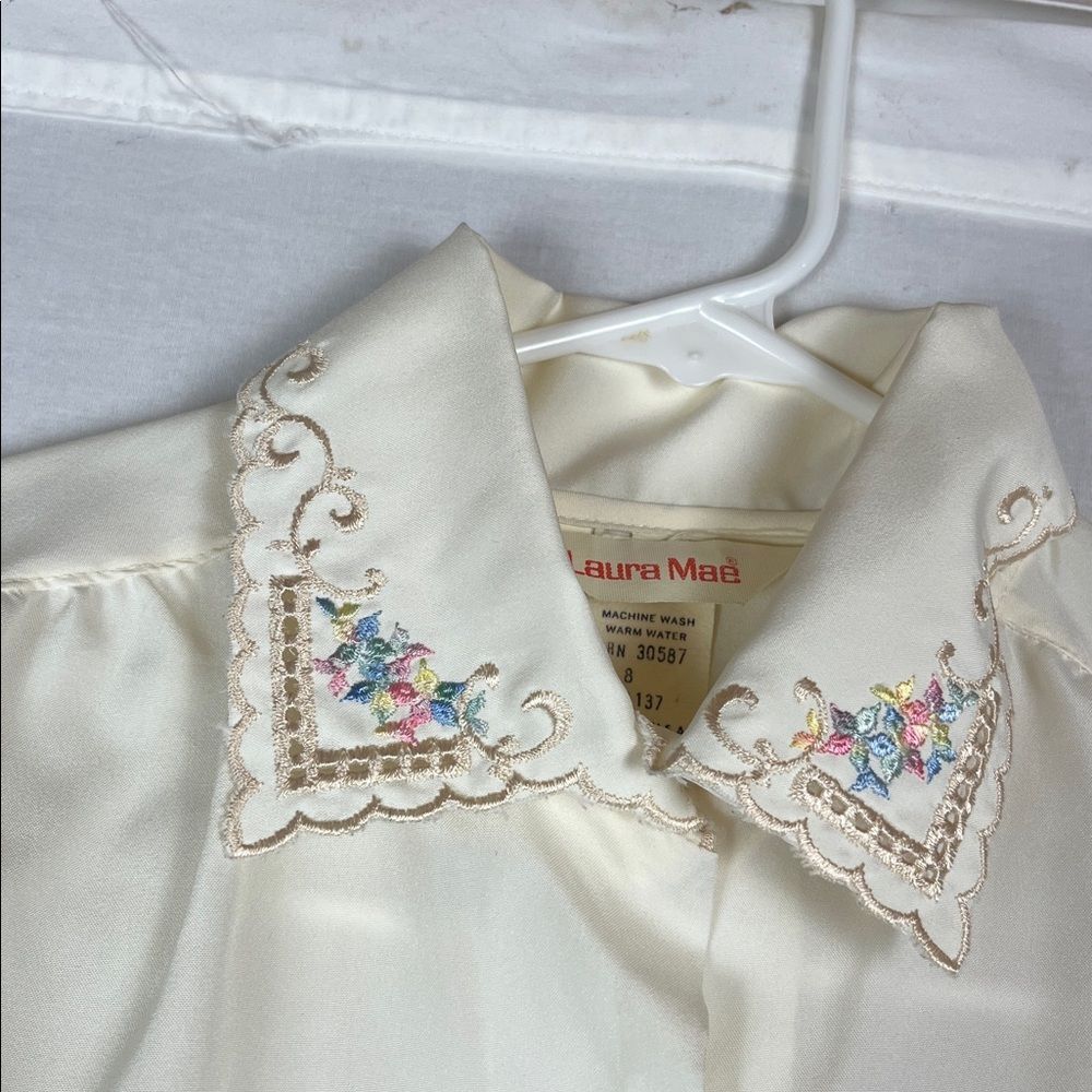 Vintage 1950 Laura Mae Cream Blouse with Embroidered Flowers - Picture 6 of 10